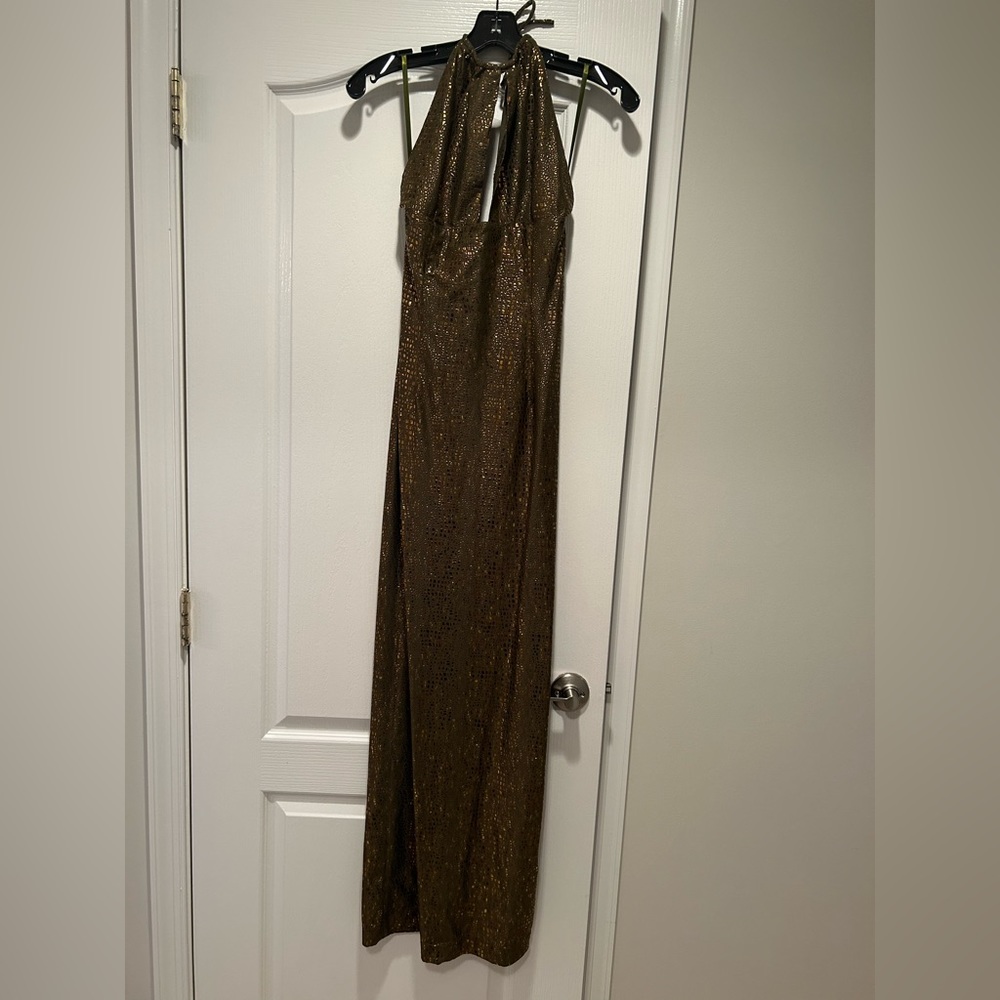 Unique dress like a green gold color! Can’t find anywhere else